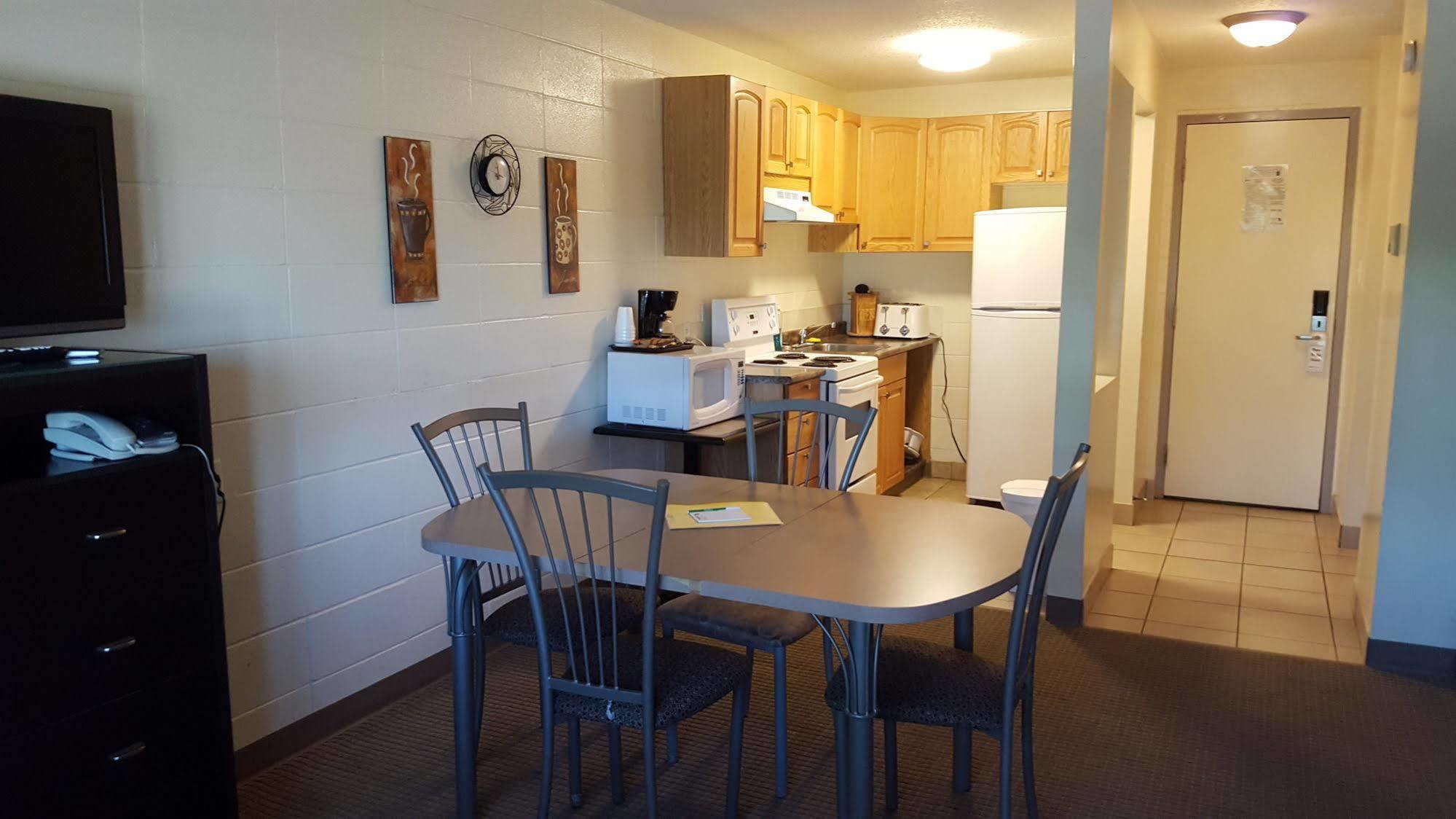 Beaverlodge Motor Inn 외부 사진